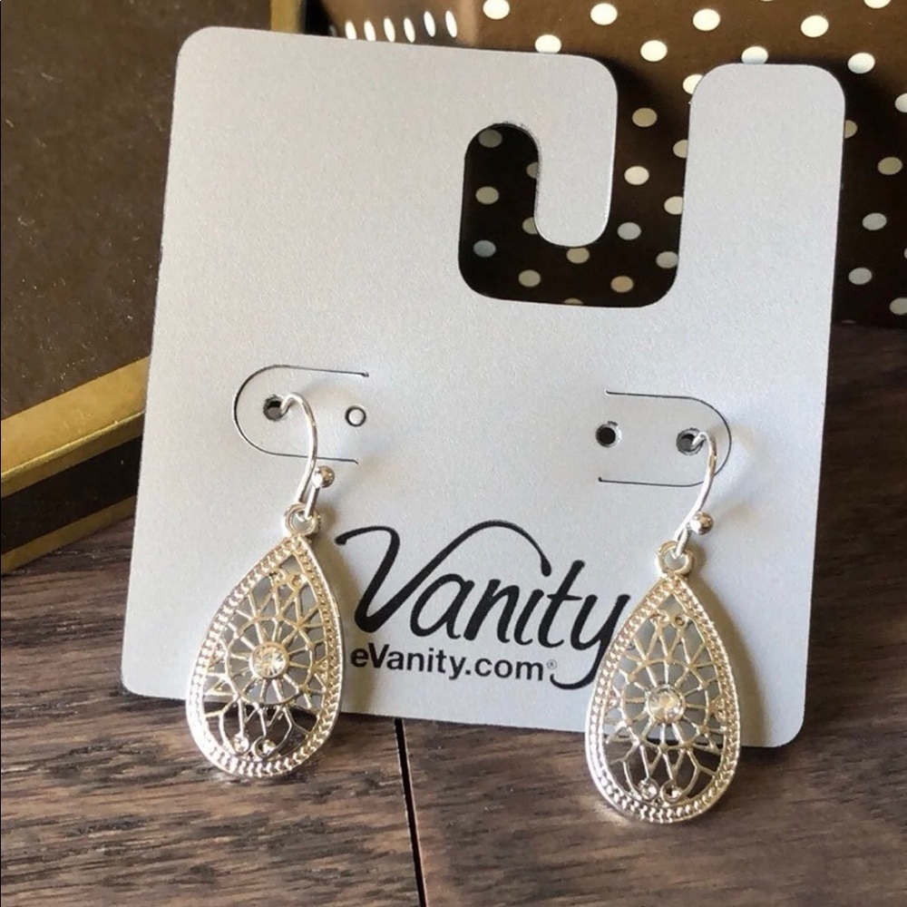 Elegant Tear Drop Filigree Style Earrings